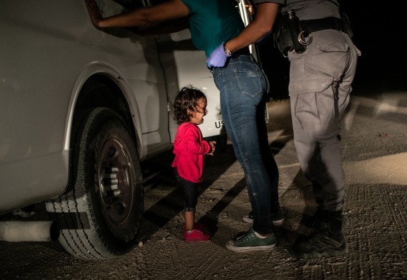 ‘Crying Girl on the Border’ de John Moore (EE.UU)